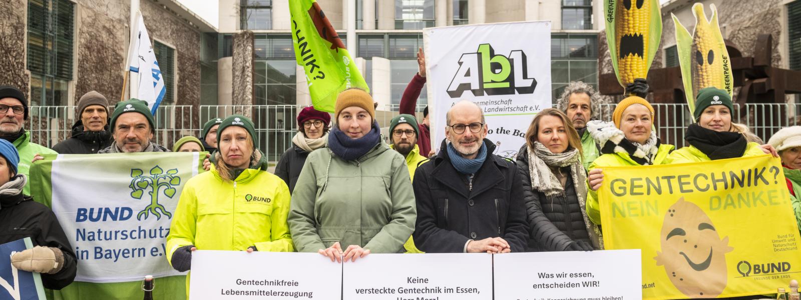 Bündnis Gentechnik-Kontrolle Bündnis Gentechnik-Kontrolle vor dem Bundeskanzleramt in Berlin